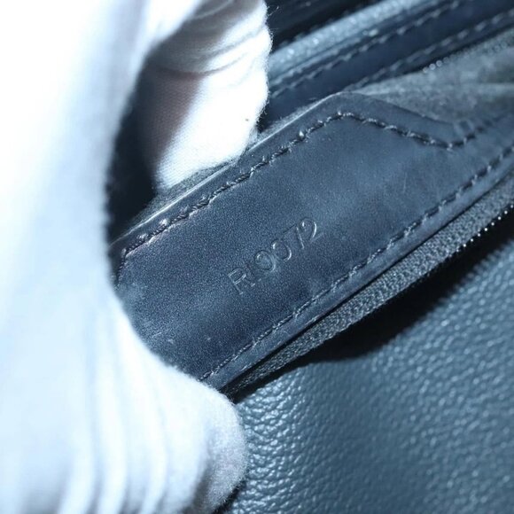 LOUIS VUITTON Epi Sac Plat Hand Bag Black LV Auth - Picture 14 of 16